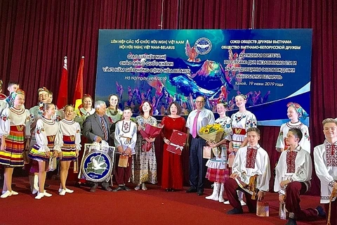 Échange d’amitié à Hanoï en l’honneur de la Fête nationale de la Biélorussie