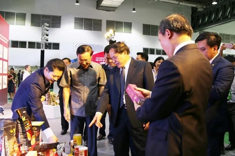 La Foire commerciale Vietnam-Laos contribue à la promotion des relations économiques bilatérales