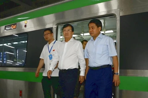 Le vice-PM Trinh Dinh Dung examine de grands projets d’infrastructures de transports de Hanoï