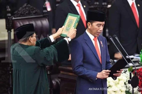 Indonésie : le président Joko Widodo prête serment pour un second mandat