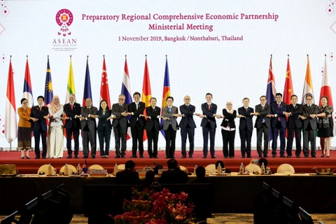 Le Vietnam soutient l’achèvement des négociations sur le RCEP