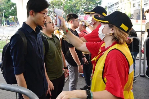 nCoV: Singapour lève son niveau d'alerte, le gouvernement thaïlandais vend des masques de protection