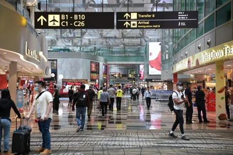 COVID-19 : Singapour interdit l’entrée et le transit aux visiteurs à court terme