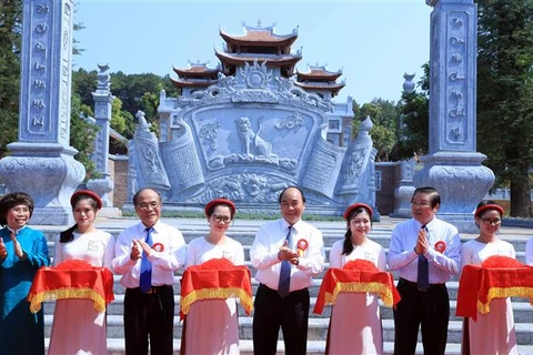 Le PM assiste à des activités en l’honneur de l’anniversaire du Président Ho Chi Minh