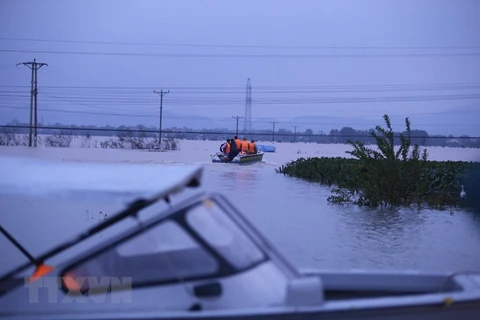 De nombreuses localités à Ha Tinh sont isolées en raison des inondations