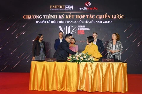 Lancement du festival international de mode VIFF au Vietnam