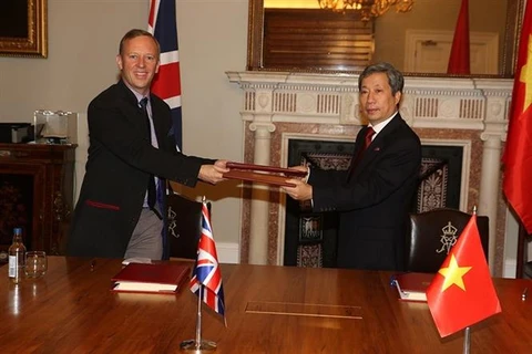 Signature de l'accord de libre-échange entre le Royaume-Uni et le Vietnam