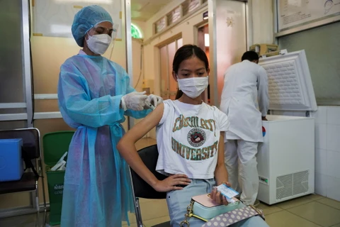 COVID-19 : Le Cambodge exhorte les groupes à risque à recevoir une 4e dose de vaccin