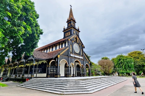 La cathédrale en bois de Kon Tum, harmonie architecturale roman-bahnar
