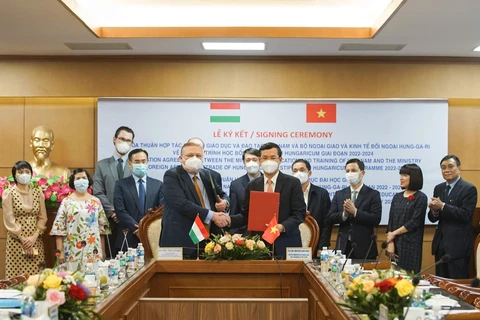 Le Vietnam et la Hongrie renforcent leur coopération dans l’éducation 
