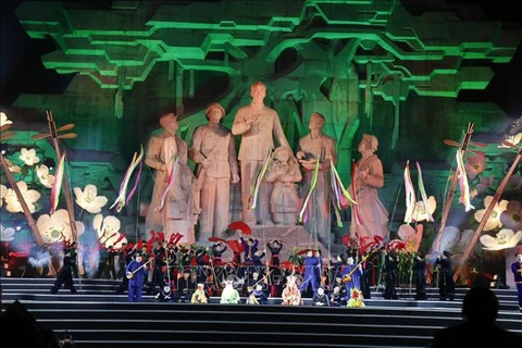 Réception à Tuyen Quang du certificat de l’UNESCO pour le chant Then