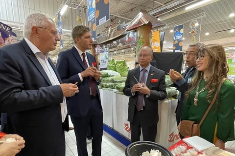 Une marque du riz vietnamien présentée au supermarché E.Leclerc en France