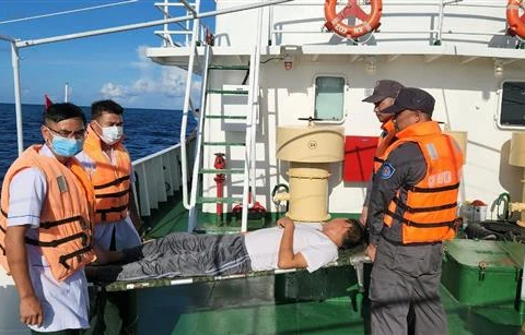 Truong Sa : Transfert d’un pêcheur malade sur le continent