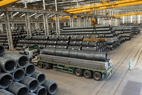Hoa Phat exporte pour la première fois des fils d’acier en bobine vers l’Europe