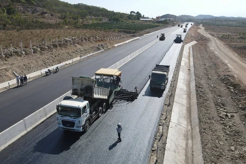 Le déblaiement et l’approvisionnement sur chantier décisifs pour les travaux de l’autoroute Nord-Sud