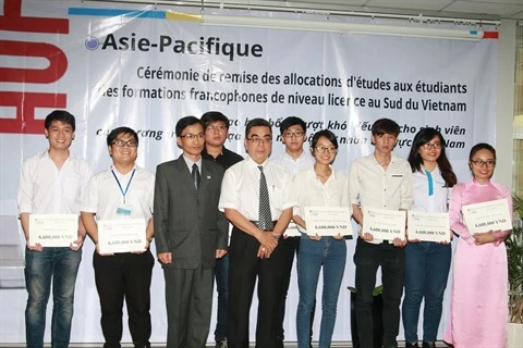 L’AUF remet des allocations d'études aux étudiants francophones au Sud