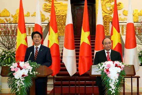 À Hanoi, le PM japonais Shinzo Abe appelle à développer l’avenir ensemble