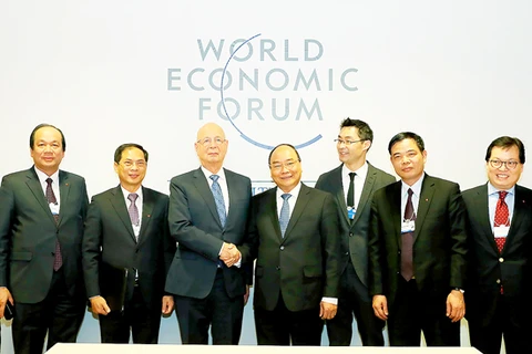 Le PM Nguyên Xuân Phuc termine sa participation au 47e Forum de Davos 