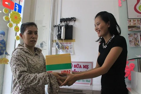 Elle crée la première banque de lait maternel au Vietnam