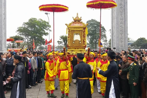 La fête du temple de Cua Ong, patrimoine culturel, attire la foule