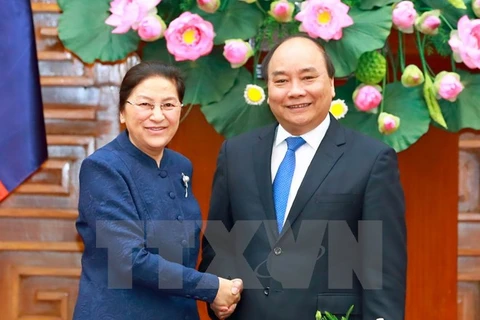 Le PM Nguyên Xuân Phuc reçoit la présidente de l’AN du Laos Pany Yathotou