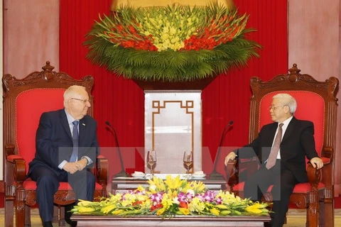Des dirigeants vietnamiens reçoivent le président israélien