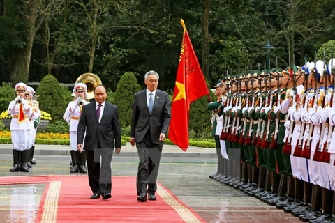 Le Premier ministre singapourien Lee Hsien Loong termine sa visite au Vietnam