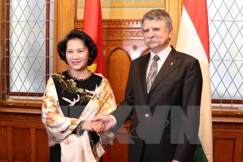 Vietnam et Hongrie renforcent la coopération bilatérale dans tous les domaines