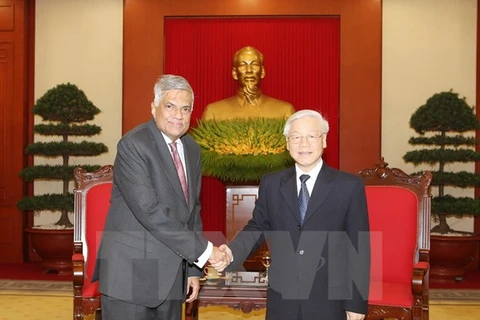 Des dirigeants vietnamiens reçoivent le Premier ministre sri lankais