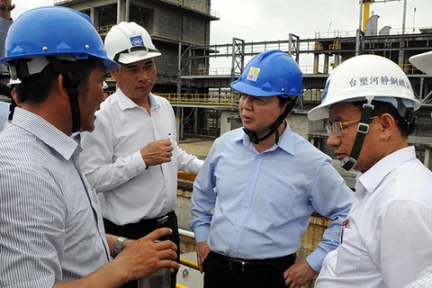 Un ministre inspecte les ouvrages de protection environnementale de Formosa