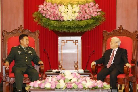 Le leader du PCV et le PM reçoivent le vice-président de la Commission militaire centrale chinoise