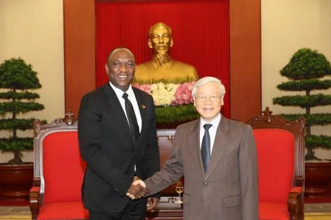 Le président du Sénat haïtien Youri Latortue reçu par des dirigeants vietnamiens