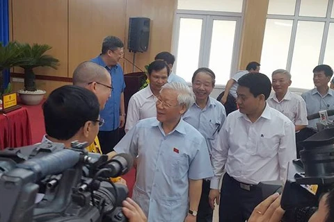 Le secrétaire général Nguyên Phu Trong rencontre l’électorat à Hanoi