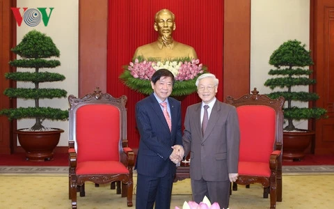 Des dirigeants vietnamiens reçoivent le président du Parti d'action populaire de Singapour
