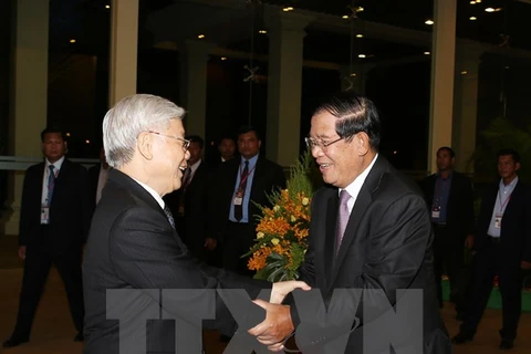 Hun Sen pour l’intensification de l’amitié et de la coopération Vietnam - Cambodge