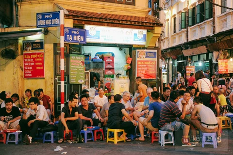 Ta Hiên, la rue qui ne dort jamais à Hanoi