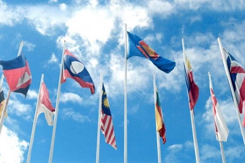 Marche en l’honneur du cinquantenaire de l’ASEAN à Vientiane