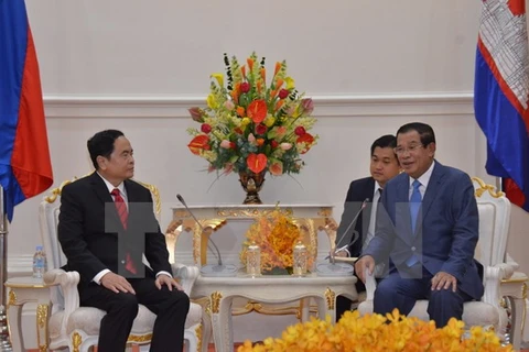 Les dirigeants cambodgiens reçoivent le président du Front de la Patrie du Vietnam