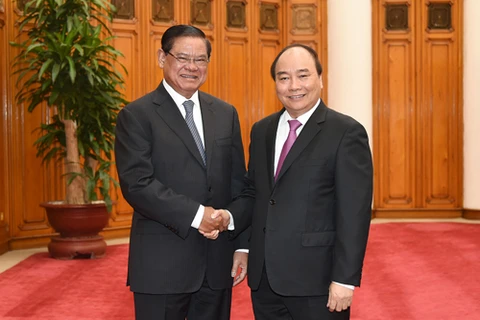 Le PM Nguyên Xuân Phuc reçoit le vice-PM cambodgien Sar Kheng