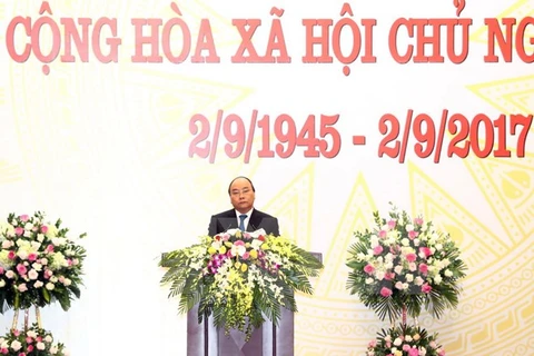 Le PM Nguyên Xuân Phuc donne un banquet à l’occasion de la Fête nationale