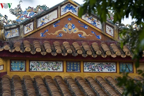 La littérature gravée sur l’architecture royale de Huê exposée à Hanoï