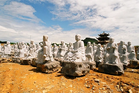 La sculpture sur pierre de Ninh Vân ne laisse pas de marbre