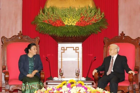 Le secrétaire général du PCV Nguyen Phu Trong reçoit une délégation du PPRL