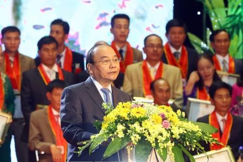 Le chef du gouvernement salue le talent, la créativité des agriculteurs vietnamiens