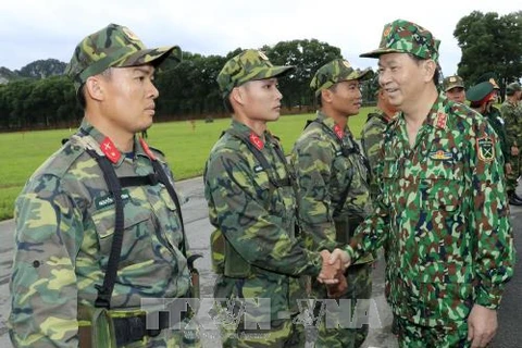 Le président Trân Dai Quang travaille avec le ministère de la Défense