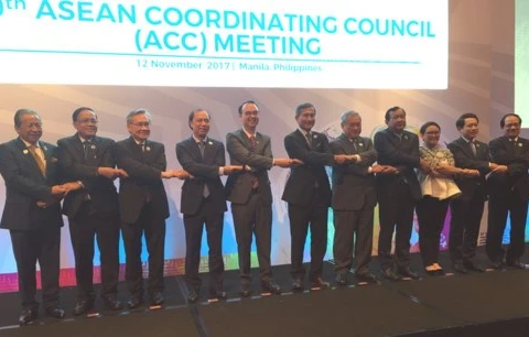 Les ministres discutent des derniers préparatifs pour le 31e Sommet de l'ASEAN