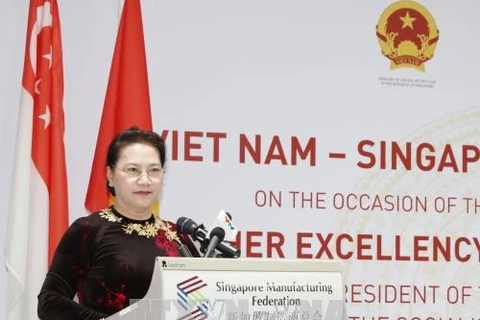 Nguyên Thi Kim Ngân au dialogue d’affaires Vietnam-Singapour