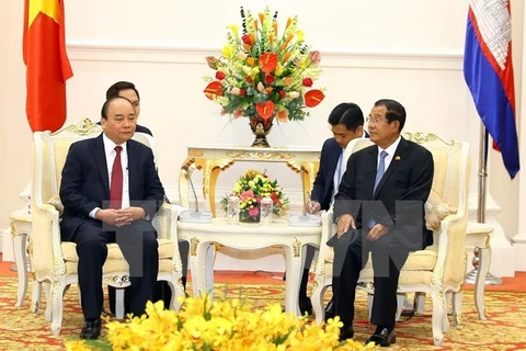 Le Premier ministre rencontre son homologue cambodgien