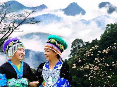 L’élégance des costumes traditionnels des femmes H’mông