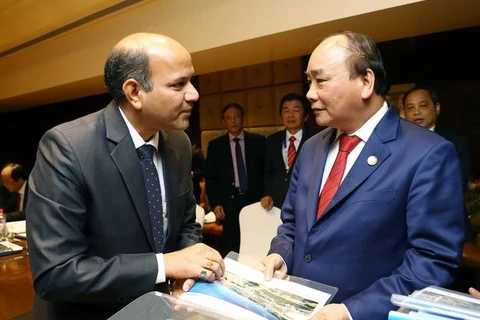 Le PM vietnamien reçoit les dirigeants des groupes indiens Adani Green Limted et Suzlon